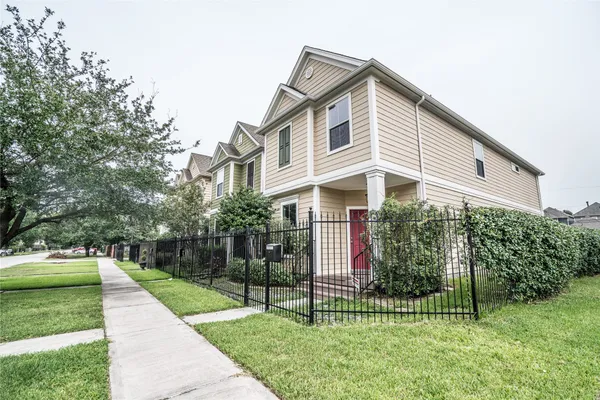 $2,550 | 548 West 27th Street, Houston, TX 77008