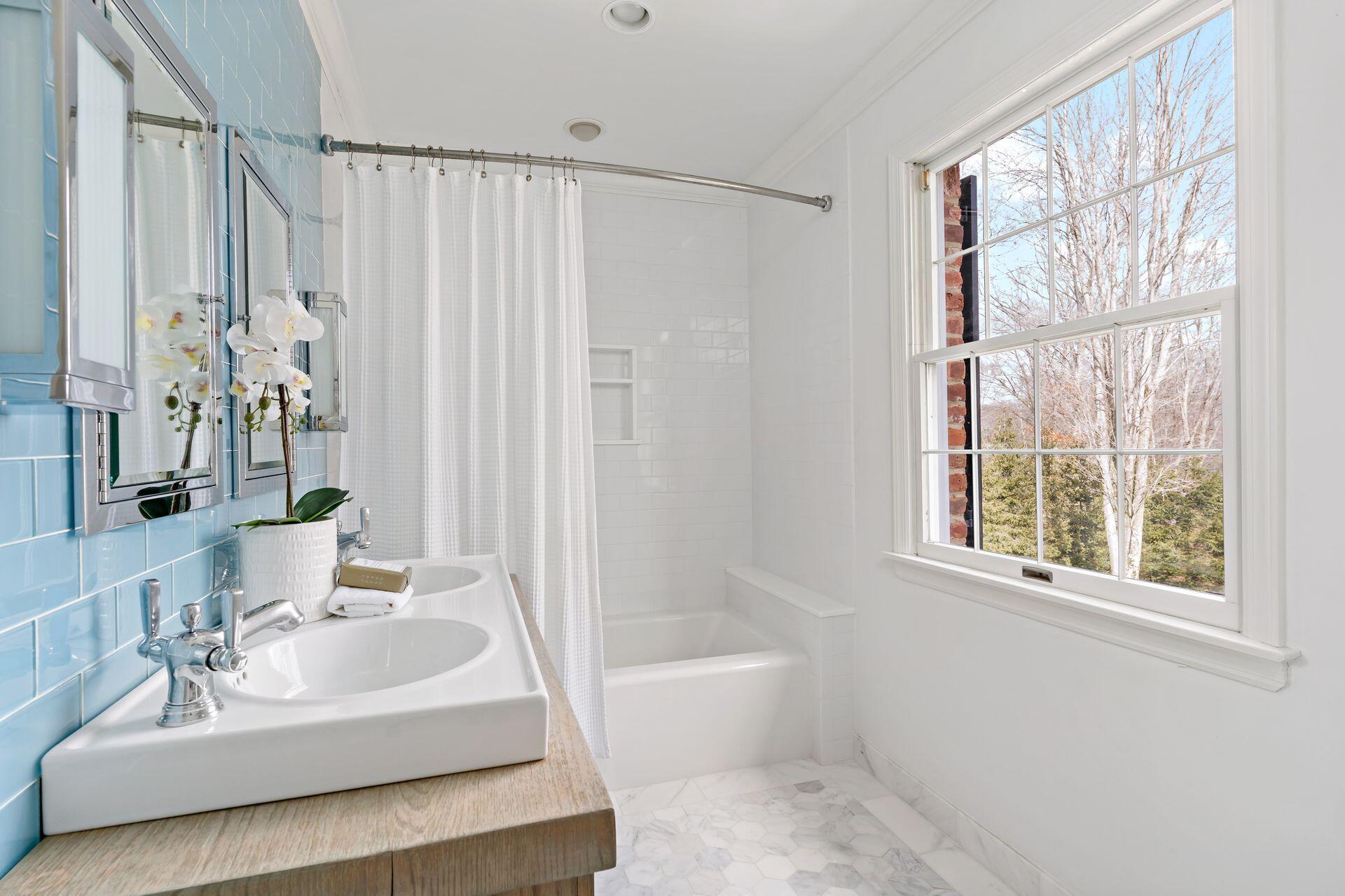 327 Frogtown Road New Canaan, CT 06840 - Photo 32 of 44 Bath