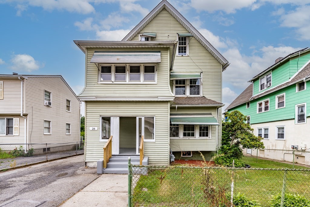 28 Longview Street Springfield, MA 01108 - Photo 1 of 40