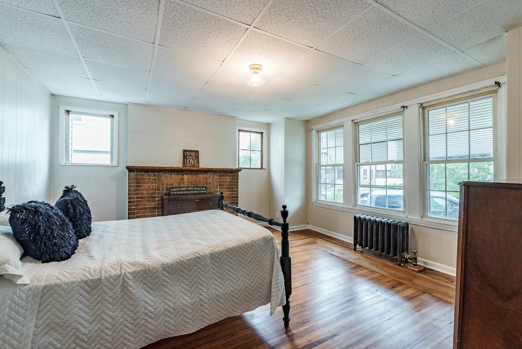 28 Longview Street Springfield, MA 01108 - Photo 11 of 40