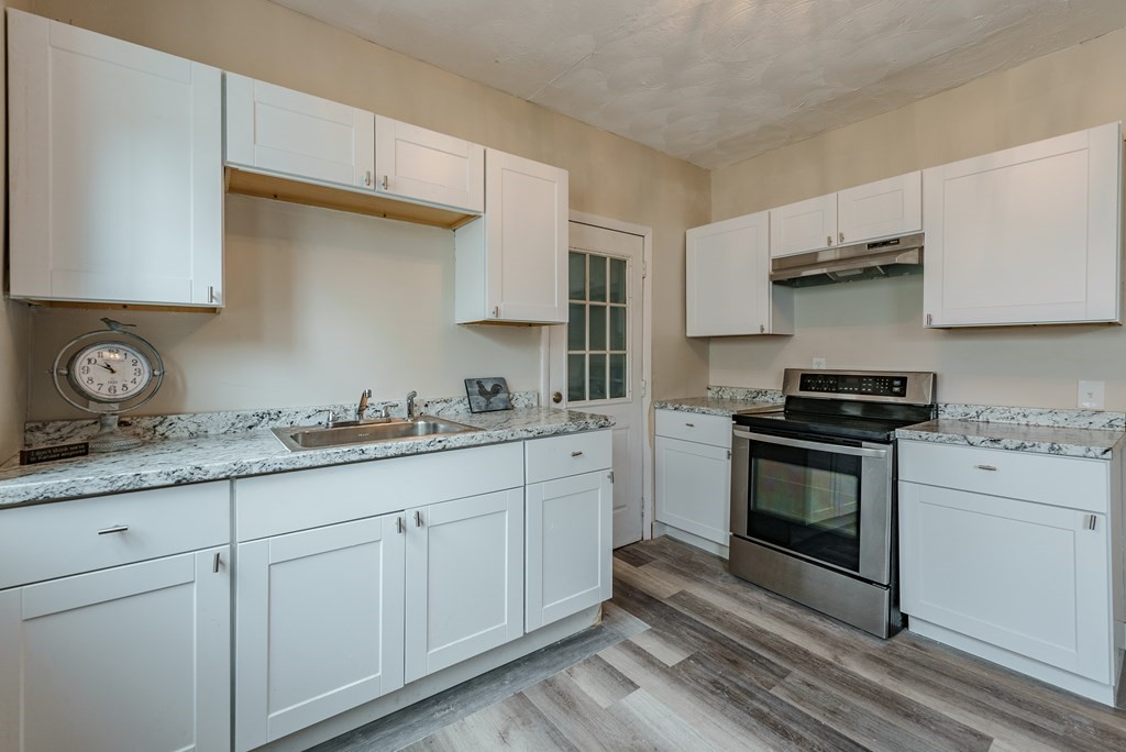 28 Longview Street Springfield, MA 01108 - Photo 4 of 40