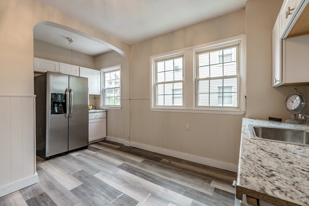 28 Longview Street Springfield, MA 01108 - Photo 5 of 40