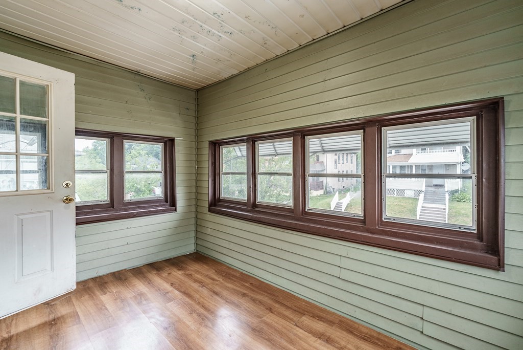 28 Longview Street Springfield, MA 01108 - Photo 10 of 40