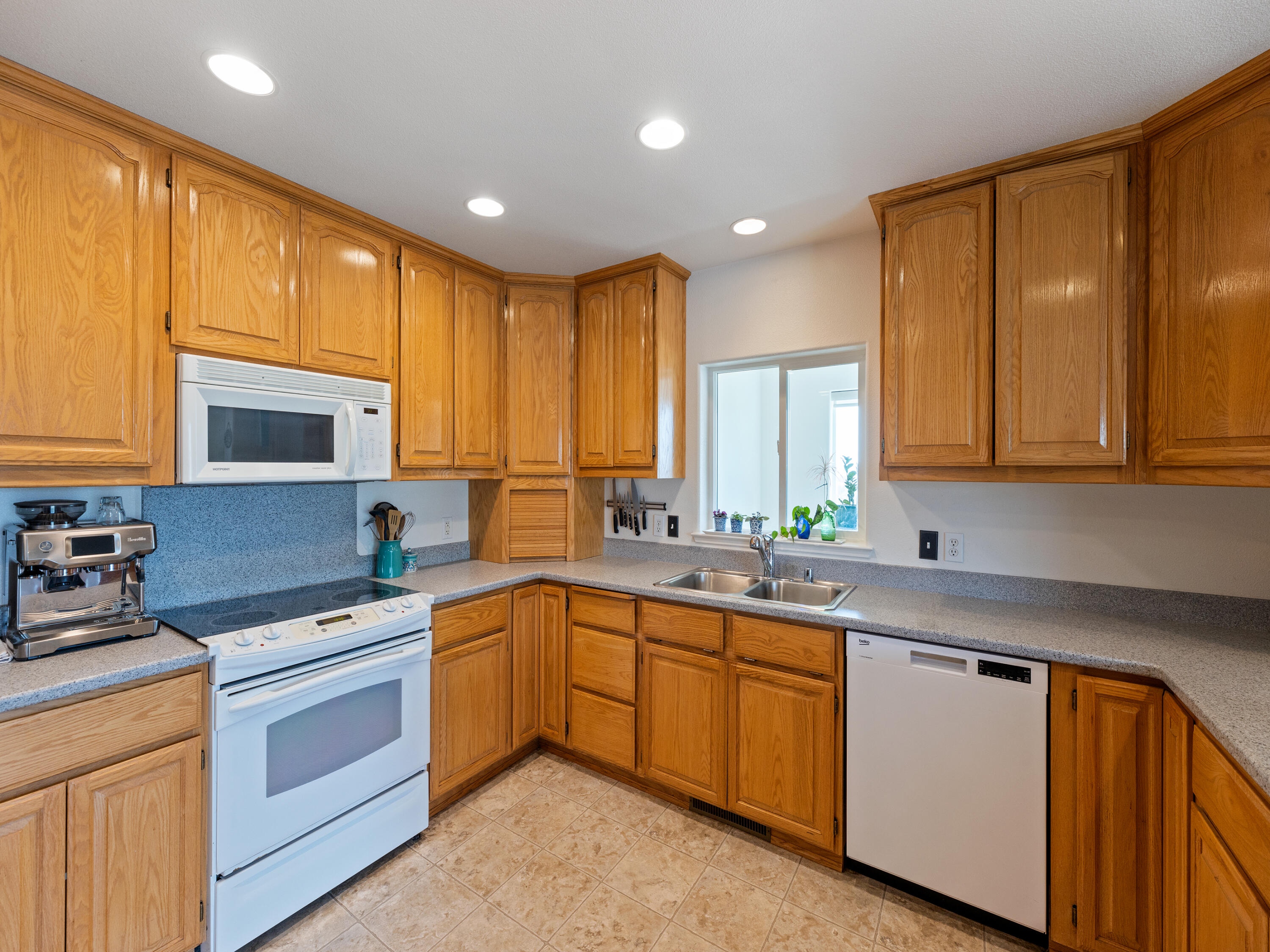 12881 Gas Point Road Igo, CA 96047 - Photo 8 of 26 712A0511