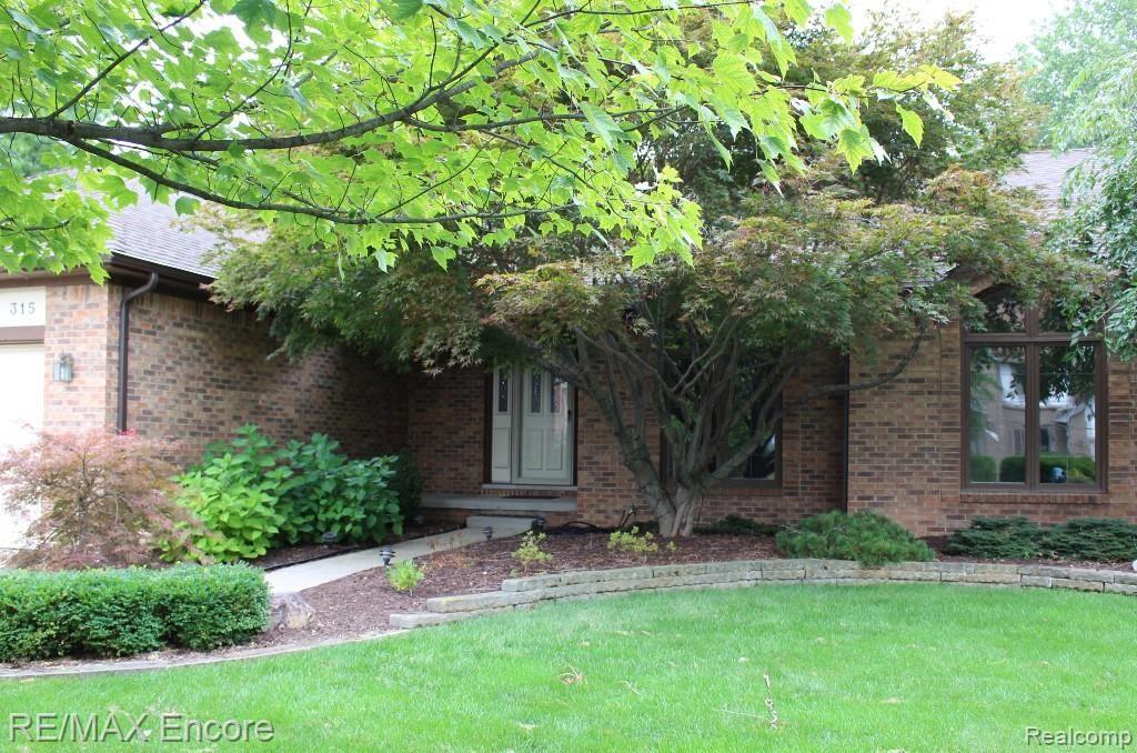 315 Rose Brier Drive Rochester Hills, MI 48309 - Photo 1 of 68