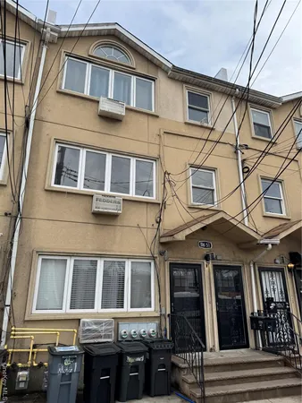 $2,650 | 116-51 Farmers Boulevard, Unit 2 | St. Albans