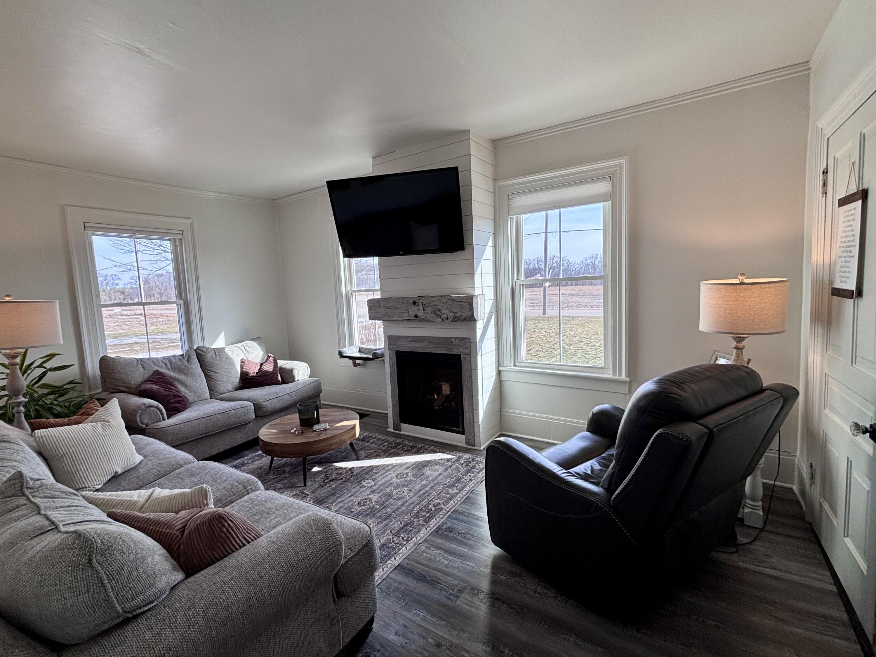 69640 Carls Road Sturgis, MI 49091 - Photo 17 of 63 Living Room