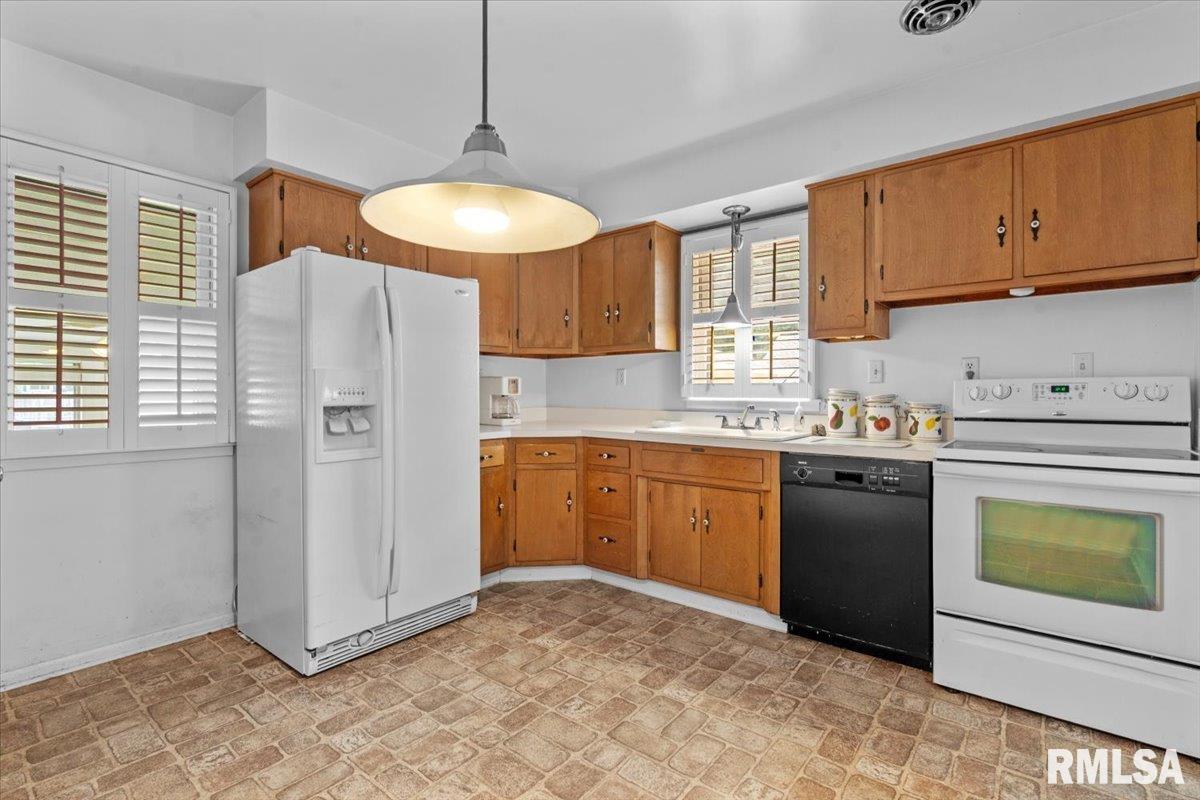2424 Holmes Avenue Springfield, IL 62704 - Photo 10 of 37