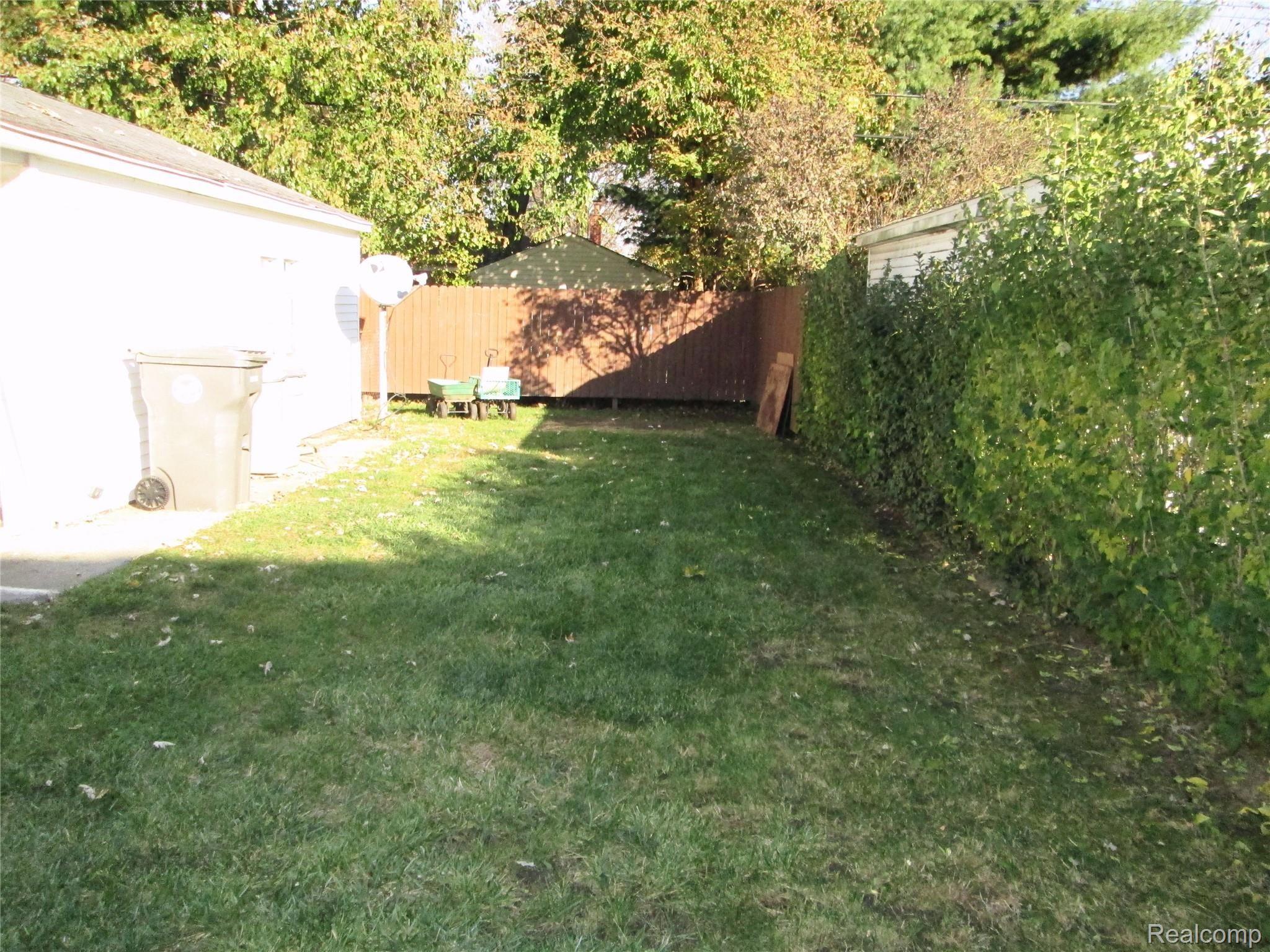 415 Sherbourne Street Inkster, MI 48141 - Photo 5 of 25 Back yard 2.jpg