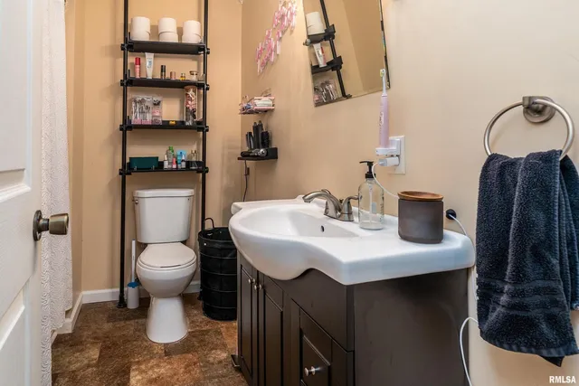 $172,500 | 701 East Campus Drive, Carbondale, IL 62901