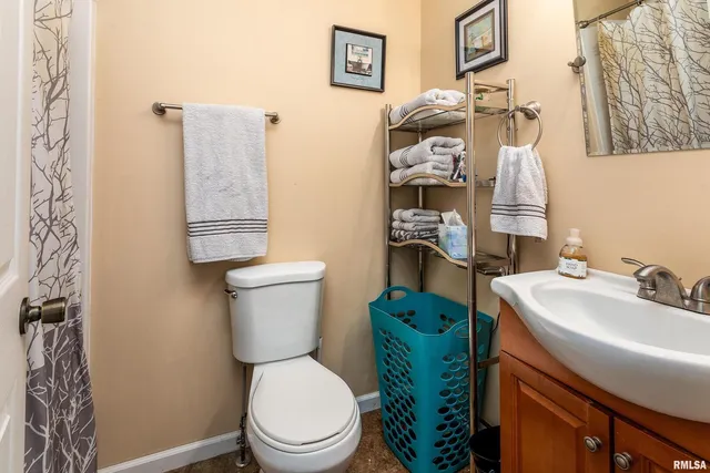 $172,500 | 701 East Campus Drive, Carbondale, IL 62901