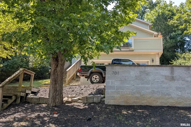 $172,500 | 701 East Campus Drive, Carbondale, IL 62901