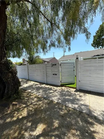 $2,000 | 12008 Roscoe Boulevard, North Hollywood, CA 91605