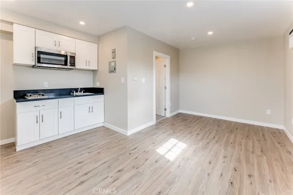 $2,000 | 12008 Roscoe Boulevard, North Hollywood, CA 91605