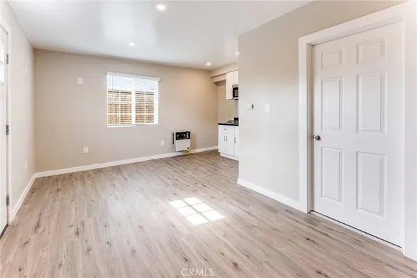 $2,000 | 12008 Roscoe Boulevard, North Hollywood, CA 91605