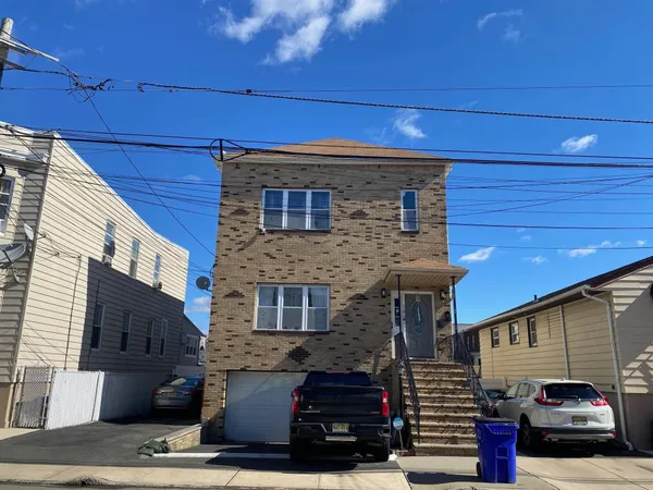 $3,400 | 166 Front Street, Unit 1, Secaucus, NJ 07094