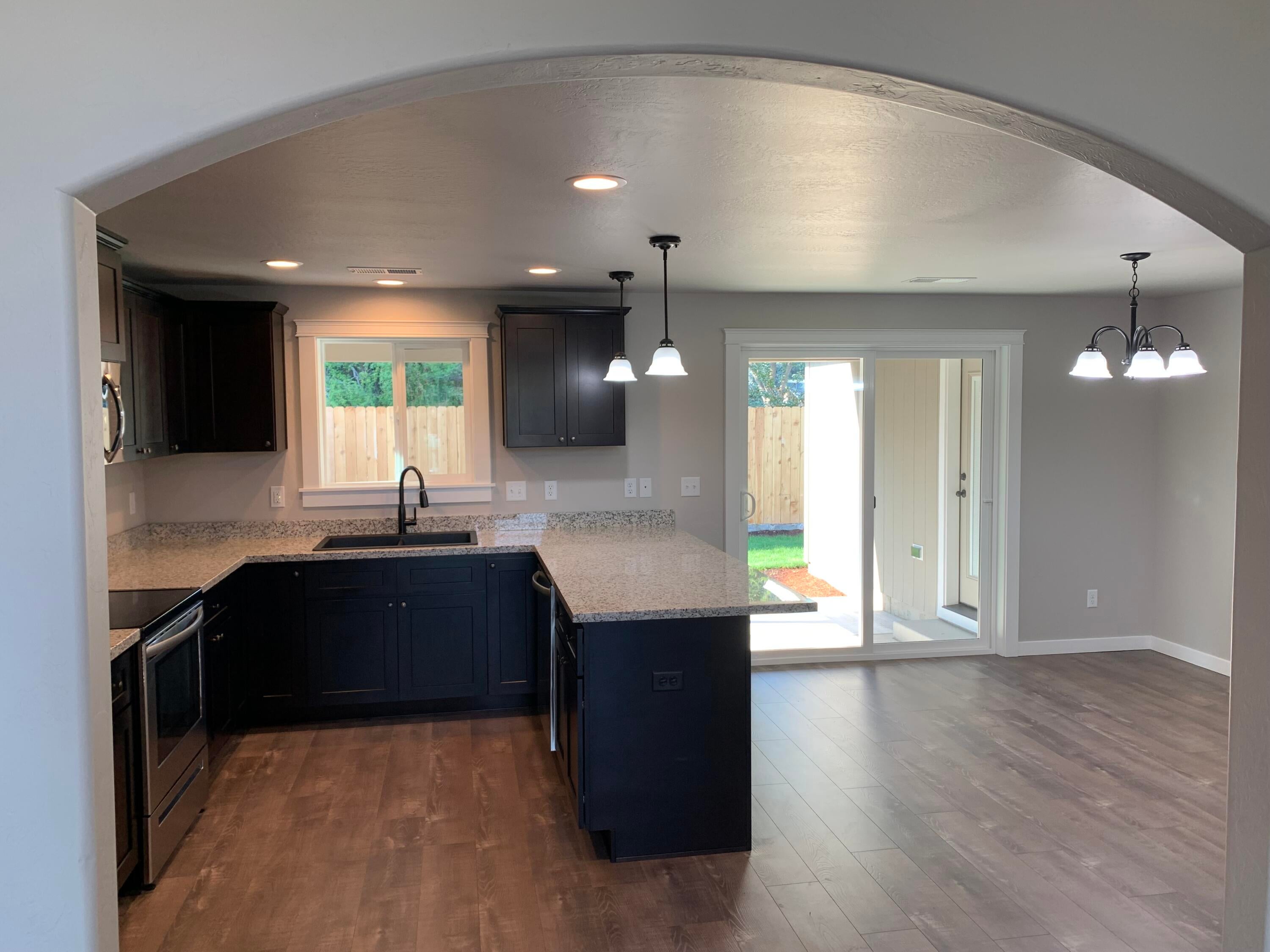 221 Samuel Lane Loop Road Phoenix, OR 97535 - Photo 6 of 15 KItchen