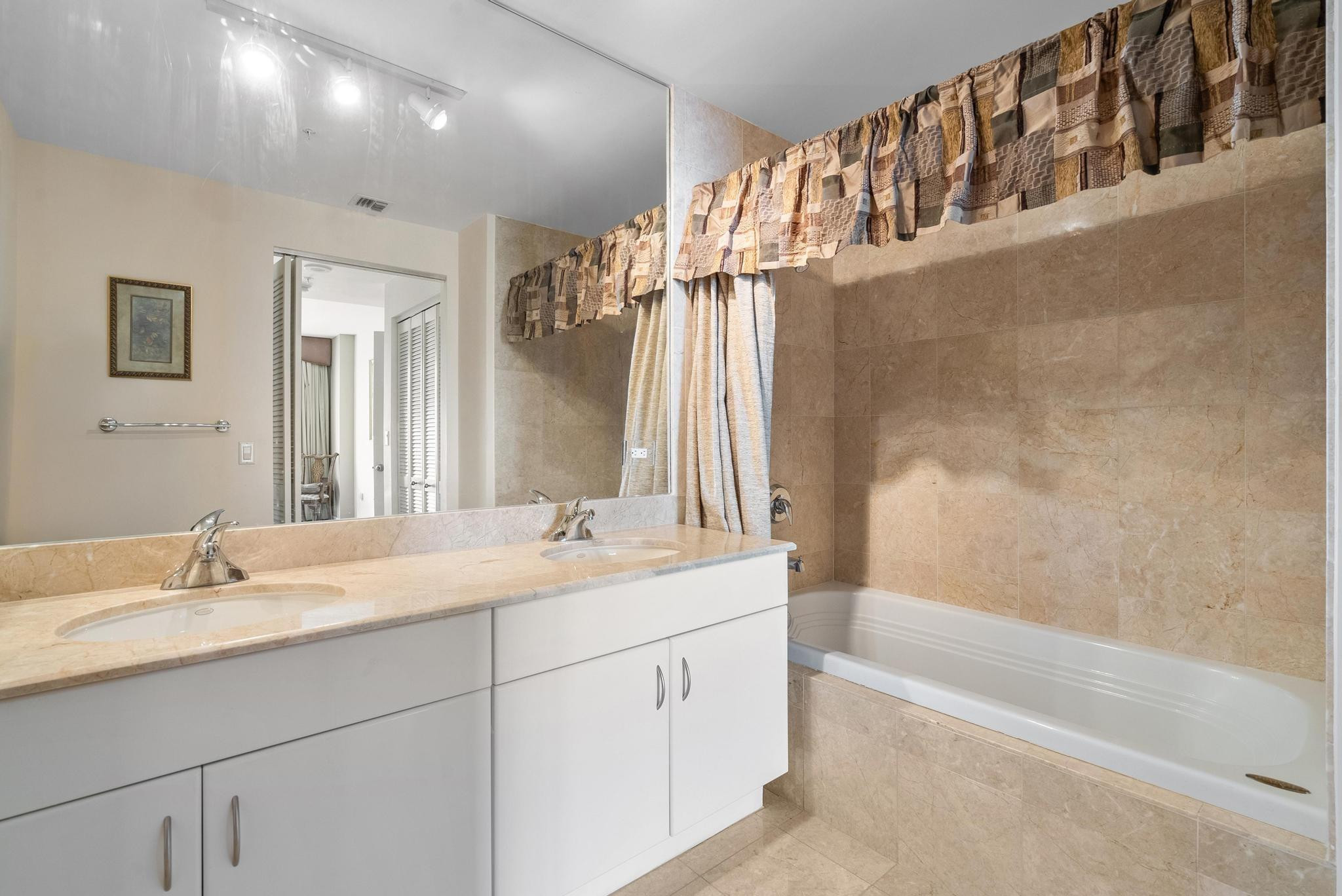 801 Brickell Key Boulevard, Unit 2903 Miami, FL 33131 - Photo 18 of 44 Photo 18