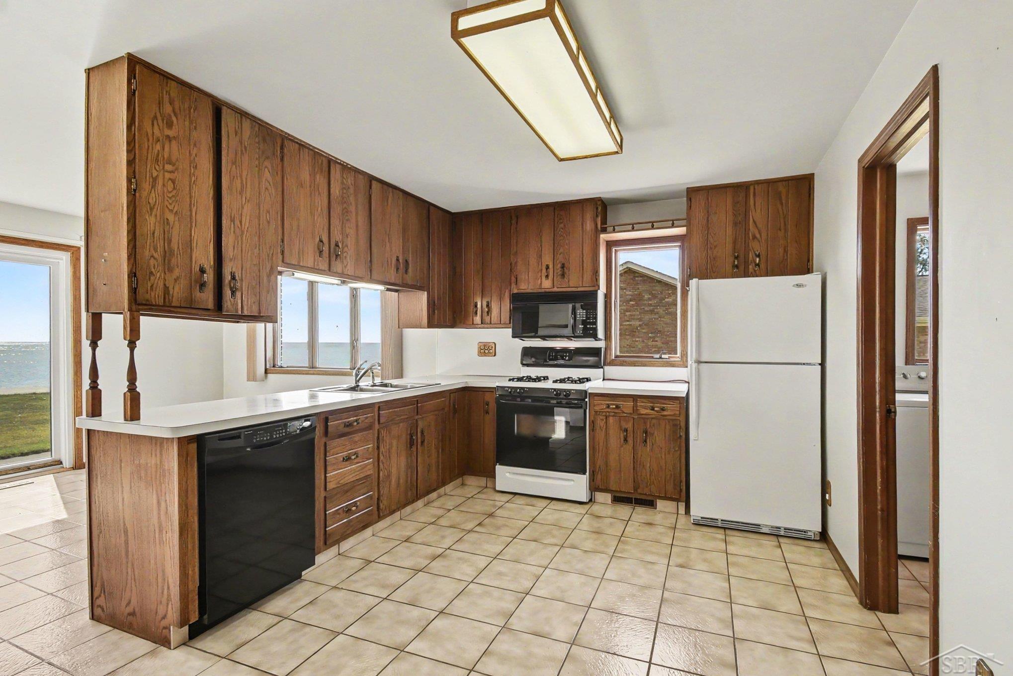 381 South Linwood Beach Road Linwood, MI 48634 - Photo 3 of 37
