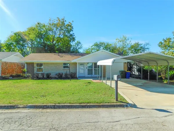 $1,695 | 325 West Jones Street, Krum, TX 76249