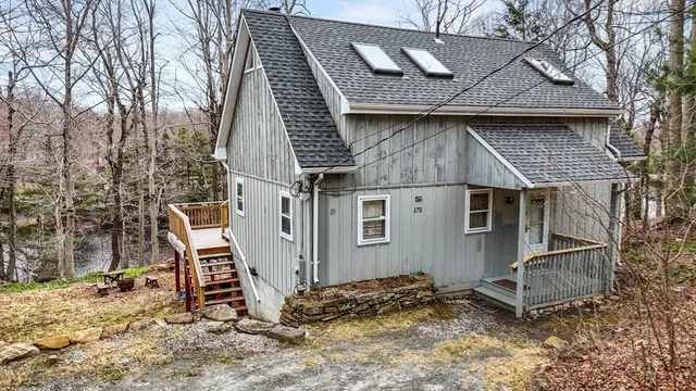 $550,000 | 173 King Richard Drive, Becket, MA 01223