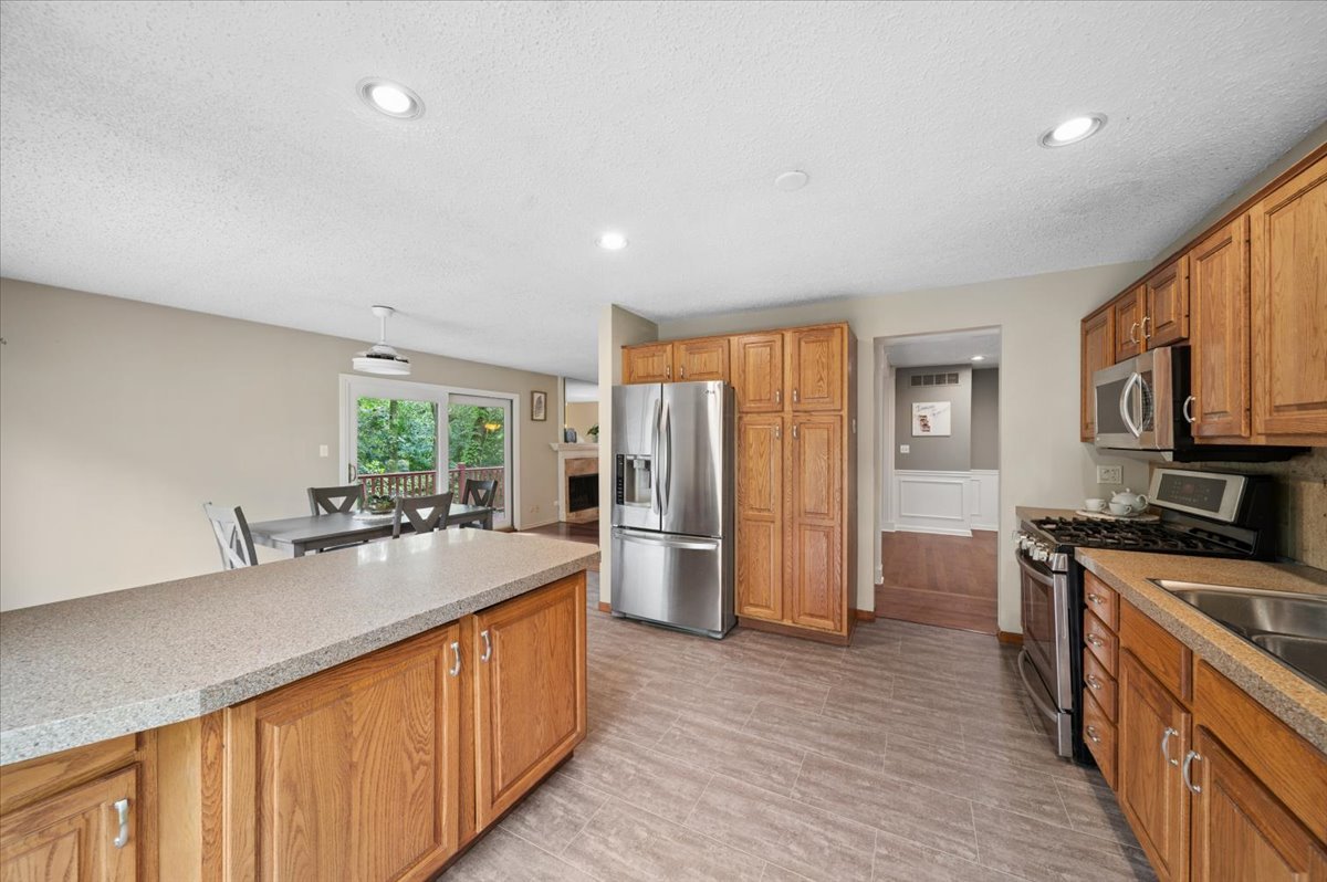 6638 Timbertrails Road Lisle, IL 60532 - Photo 9 of 24 Gallery Image 9