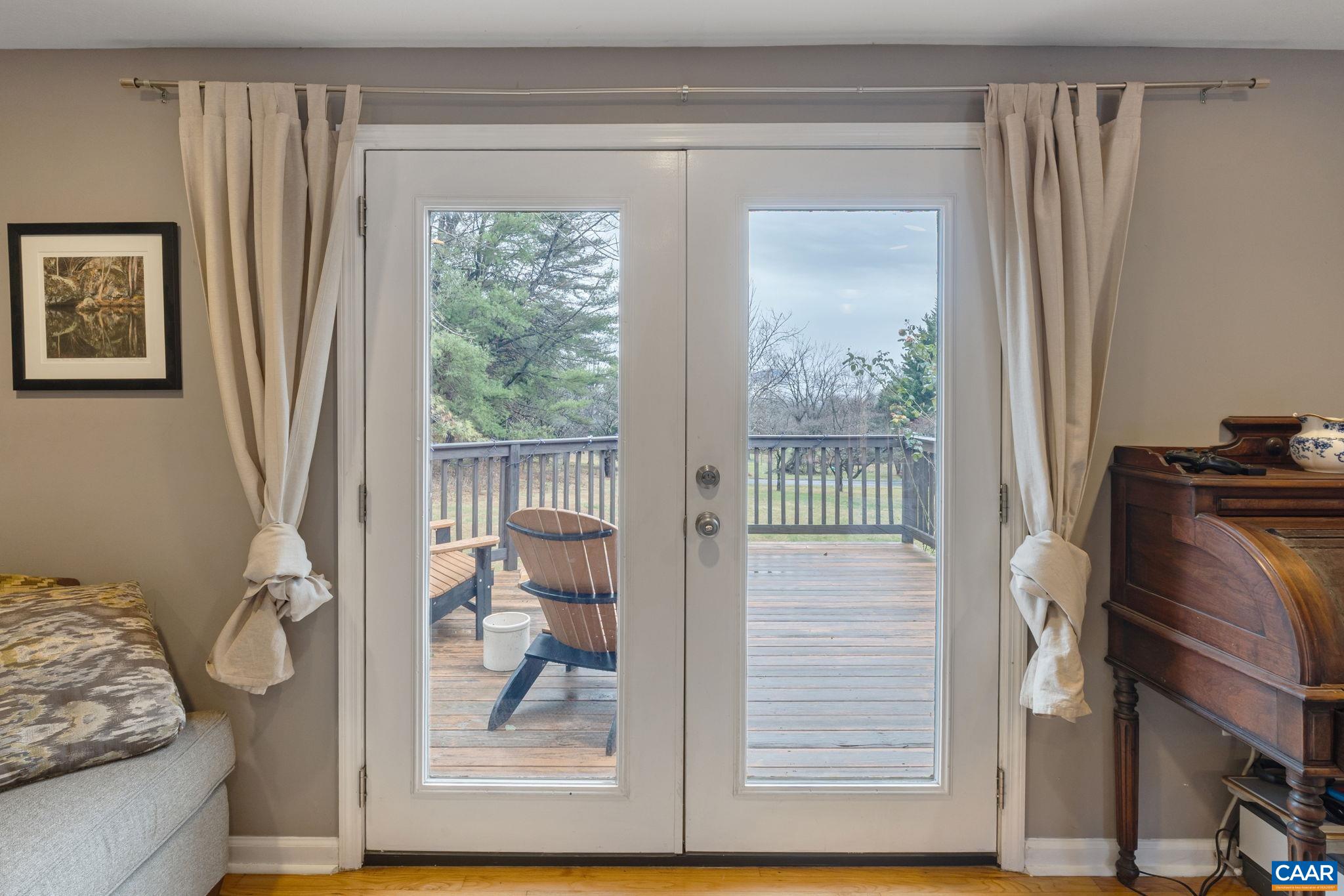 504 Newtown Road Greenwood, VA 22943 - Photo 14 of 34 a living room with furniture and a window