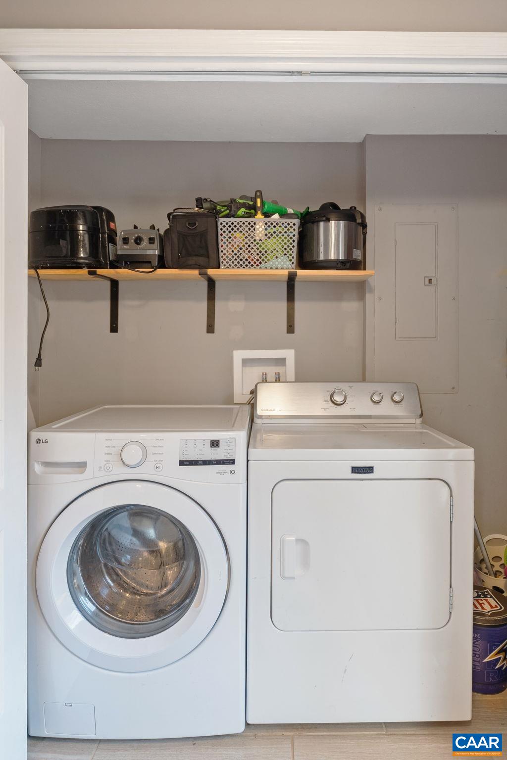 504 Newtown Road Greenwood, VA 22943 - Photo 21 of 34 a utility room with dryer and washer