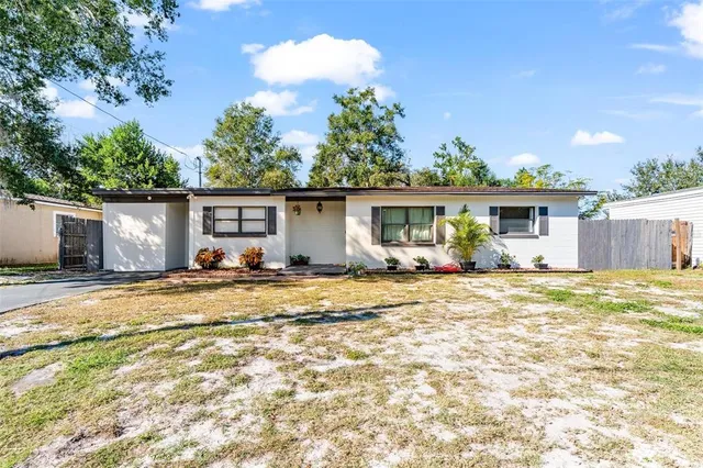$298,999 | 995 Emerald Drive, Mount Dora, FL 32757