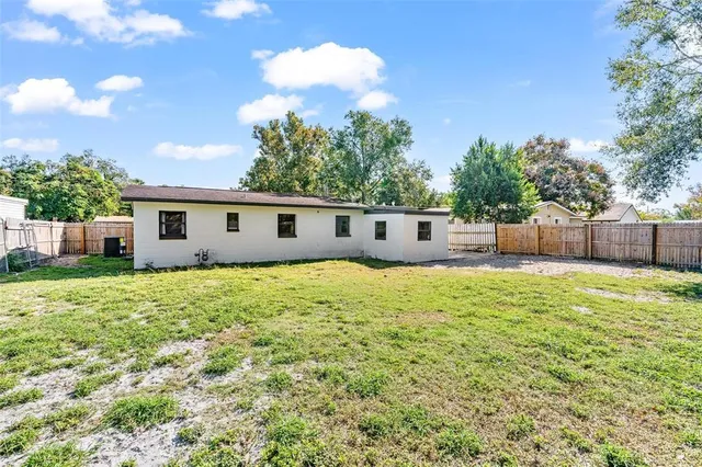 $298,999 | 995 Emerald Drive, Mount Dora, FL 32757