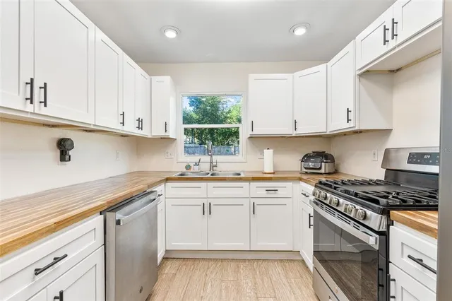 $298,999 | 995 Emerald Drive, Mount Dora, FL 32757