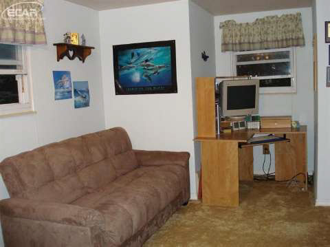 6305 Lucas Road Flint, MI 48506 - Photo 12 of 20 20421711-11.JPG