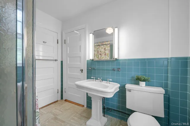 $1,849,999 | 84 Nassau Boulevard, Garden City, NY 11530