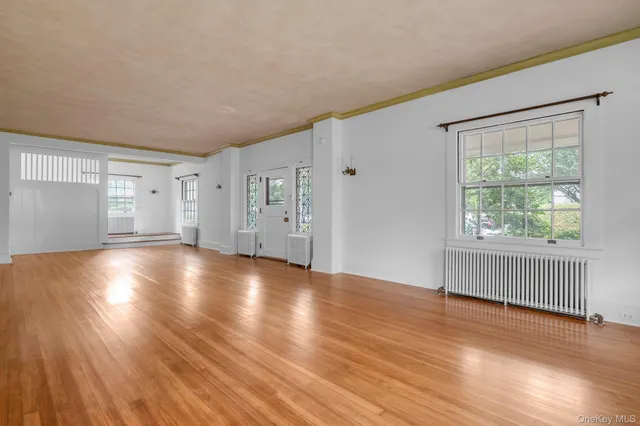 $1,849,999 | 84 Nassau Boulevard, Garden City, NY 11530