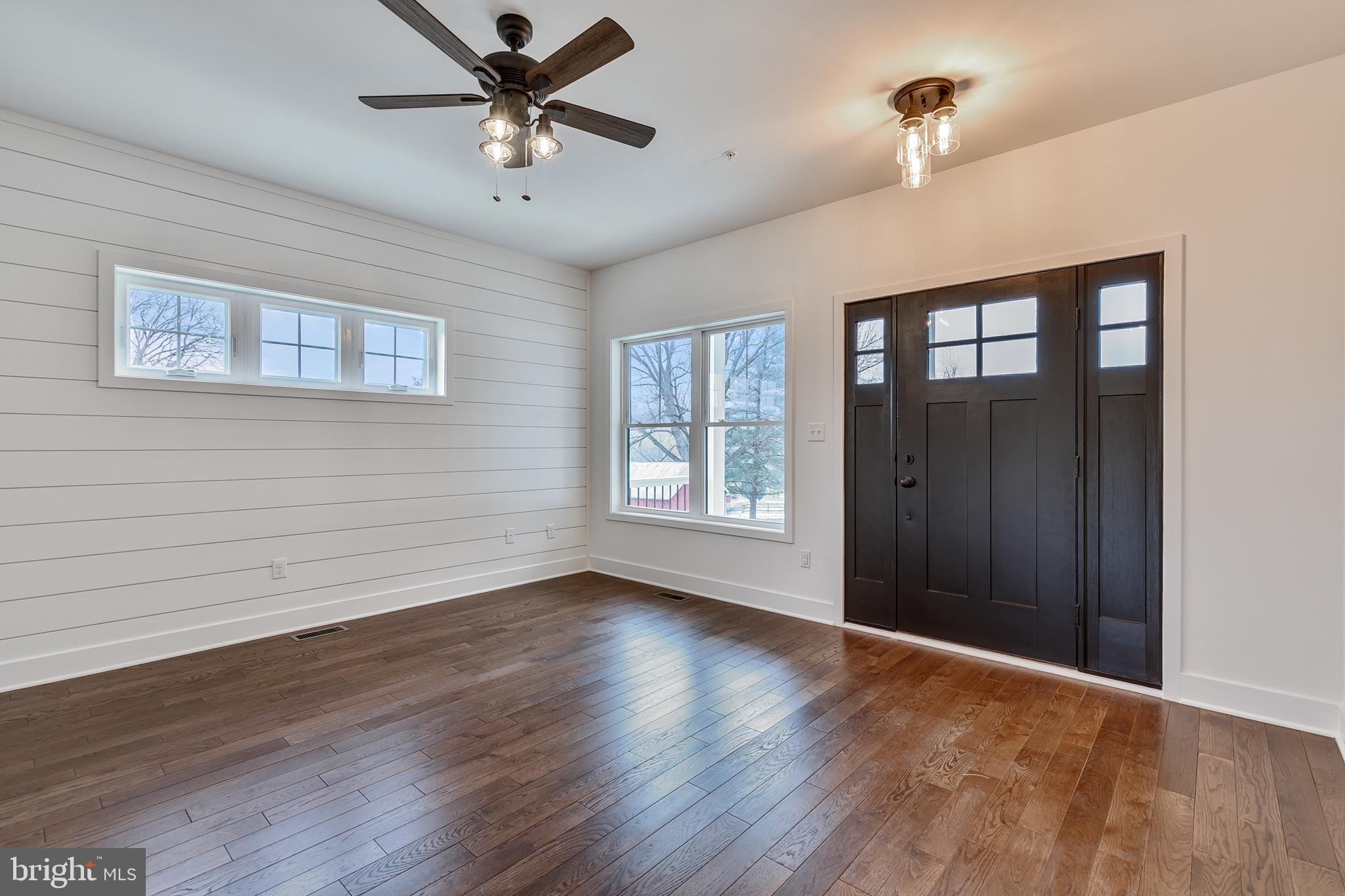 5403 Buffalo Road Mount Airy, MD 21771 - Photo 5 of 31 Ship lap in Living Room