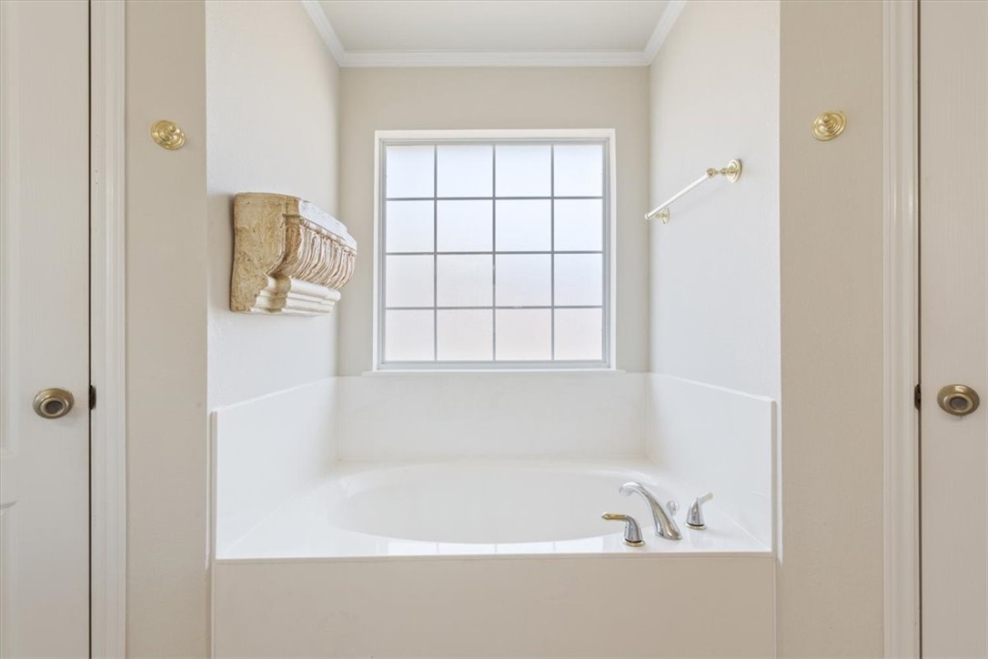 306 Baker Lane Robinson, TX 76706 - Photo 20 of 28 a white bath tub sitting next to a window