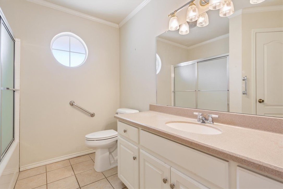 306 Baker Lane Robinson, TX 76706 - Photo 23 of 28 a bathroom with a toilet a sink and mirror