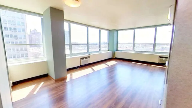 $1,800 | 3550 North Lake Shore Drive, Unit 727, Chicago, IL 60657