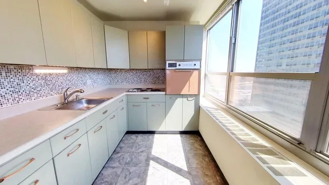 $1,800 | 3550 North Lake Shore Drive, Unit 727, Chicago, IL 60657