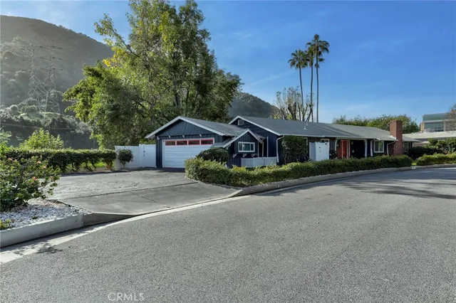 $1,725,000 | 3212 West Valley Heart Drive, Burbank, CA 91505