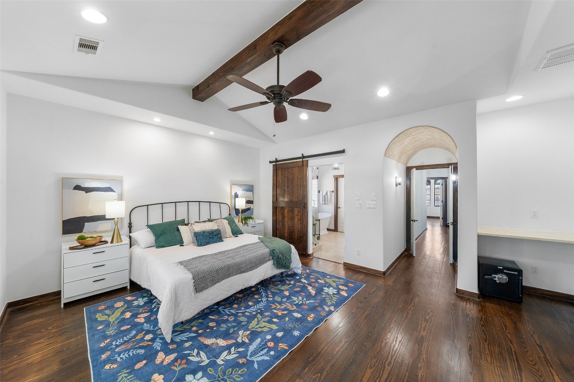 2601 Bevis Street, Unit E Houston, TX 77008 - Photo 22 of 47 Expansive third-floor primary suite featuring rich wood
floors, a vaulted ceiling with exposed beam, and a
sliding barn door leading to the spa-like primary
bathroom. Thoughtful architectural details and
generous space create a comfortable and inviting
private retreat.