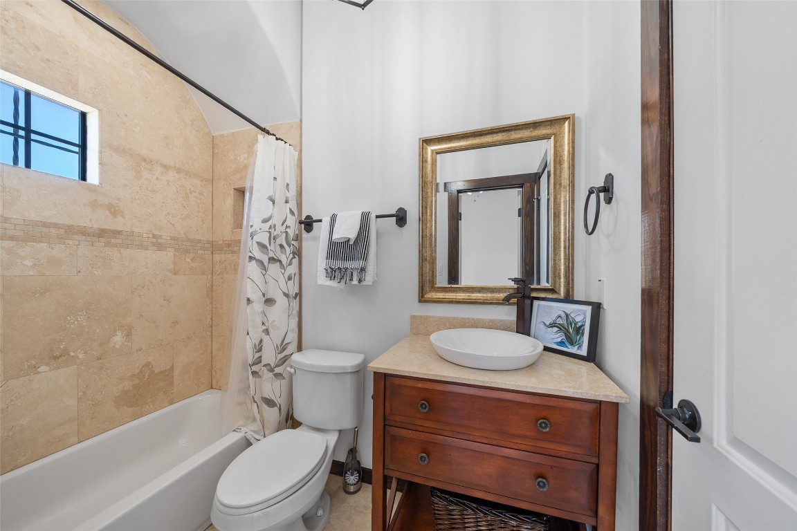2601 Bevis Street, Unit E Houston, TX 77008 - Photo 31 of 47 Well-appointed secondary bathroom featuring a vessel
sink vanity, warm wood cabinetry, and a tub/shower
combination with tile surround. Clean lines and
thoughtful finishes create a comfortable and functional
space for guests or family.