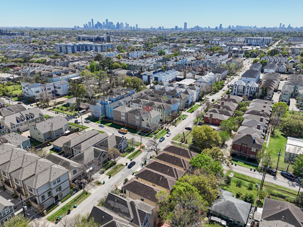 2601 Bevis Street, Unit E Houston, TX 77008 - Photo 36 of 47 Aerial view showcasing the home’s prime location
with the Houston skyline visible in the distance.
Situated in a vibrant neighborhood with convenient
access to major highways, dining, shopping, and
everything the city has to offer.