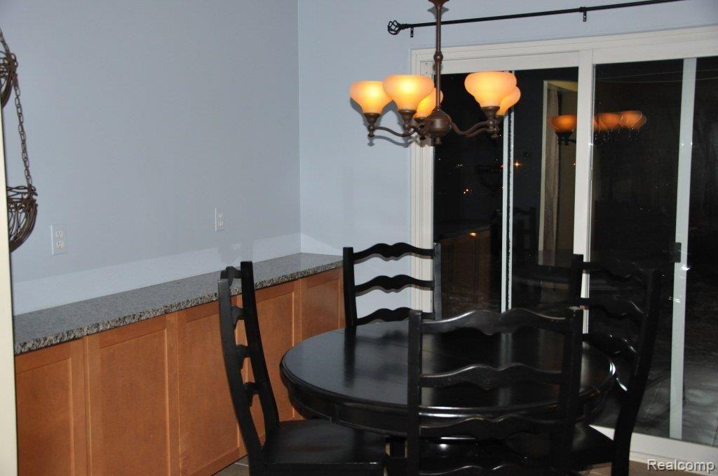619 Elizabeth Street Rochester, MI 48307 - Photo 9 of 19 elizabeth kit eating area