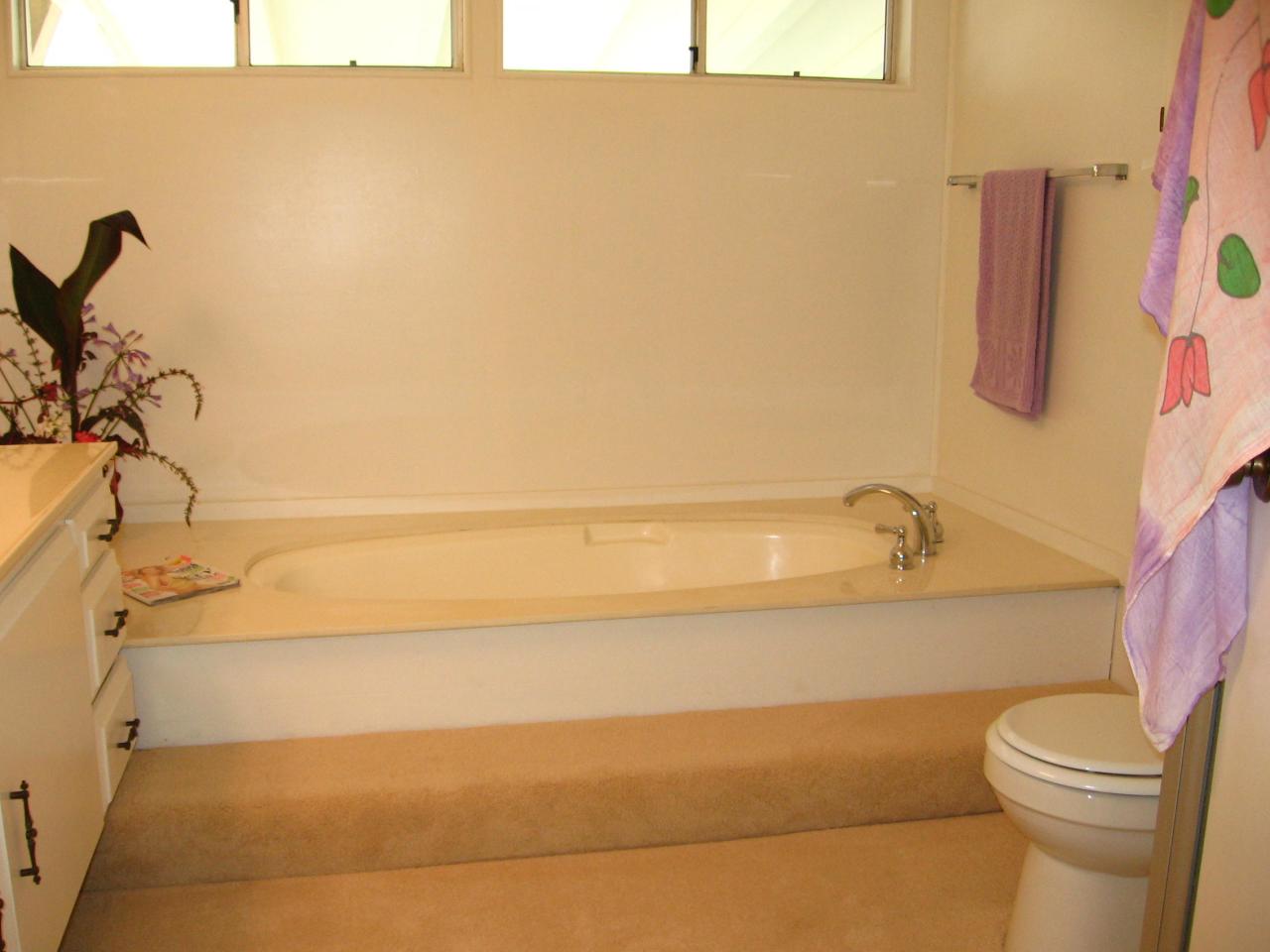 340 Old Mill Road, Unit 181 Santa Barbara, CA 93110 - Photo 9 of 20 a bathroom with a shower and a toilet