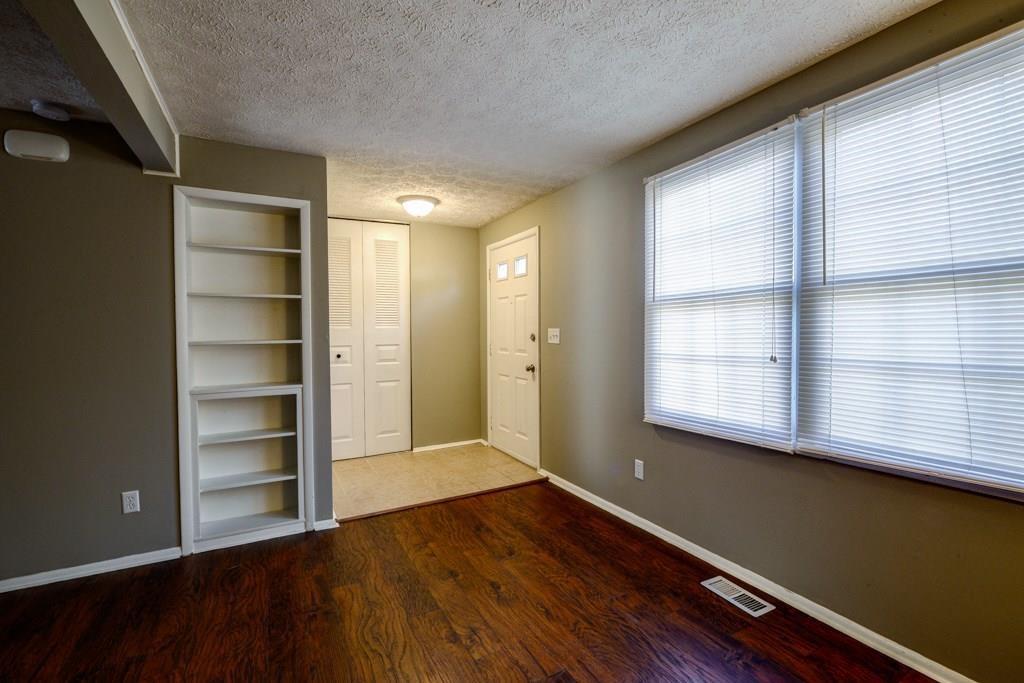 2887 Royal Path Court Decatur, GA 30030 - Photo 3 of 31