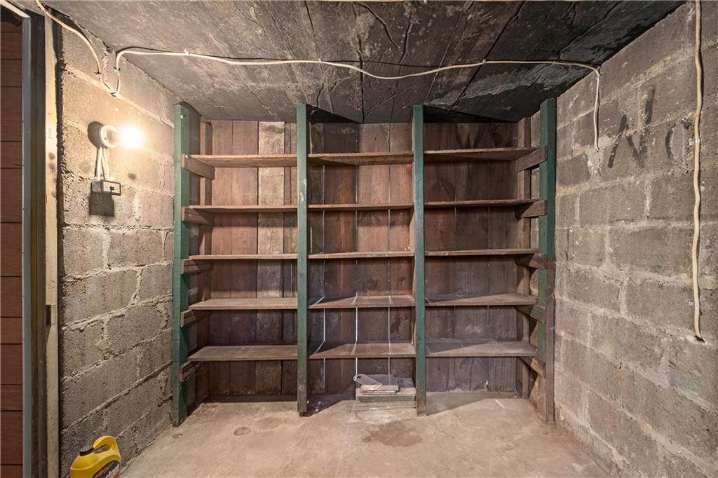 4004 Kleber Street Pittsburgh, PA 15212 - Photo 28 of 35 a view of a walk in closet