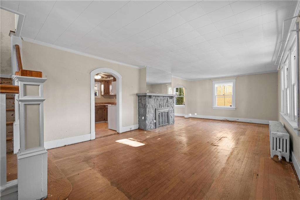 4004 Kleber Street Pittsburgh, PA 15212 - Photo 4 of 35 an empty room with windows and cabinet