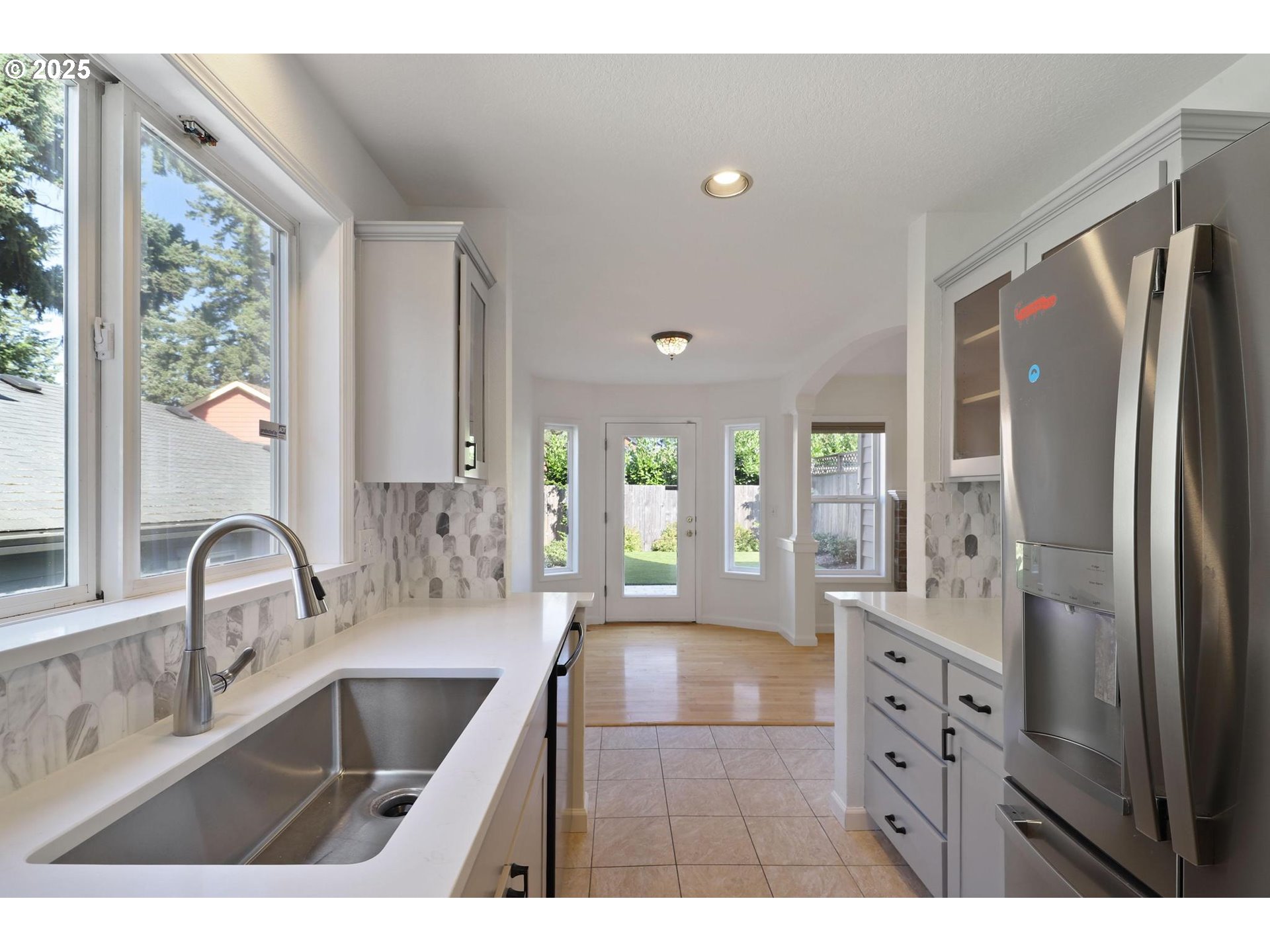 3833 Southwest Troy Street Portland, OR 97219 - Photo 8 of 36 Gallery Image 8