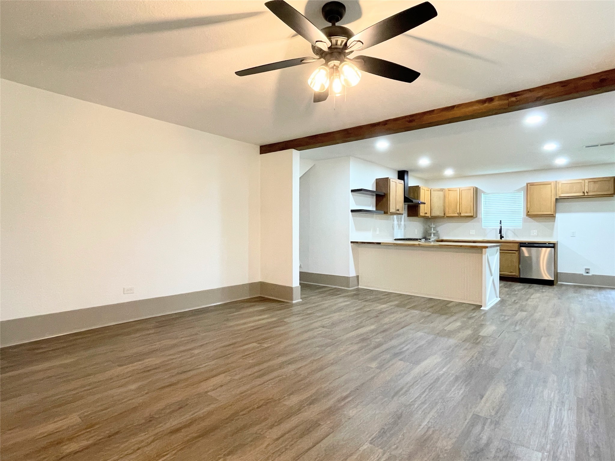 210 Crescent Drive Trinity, TX 75862 - Photo 11 of 33 Living room looking into kitchen